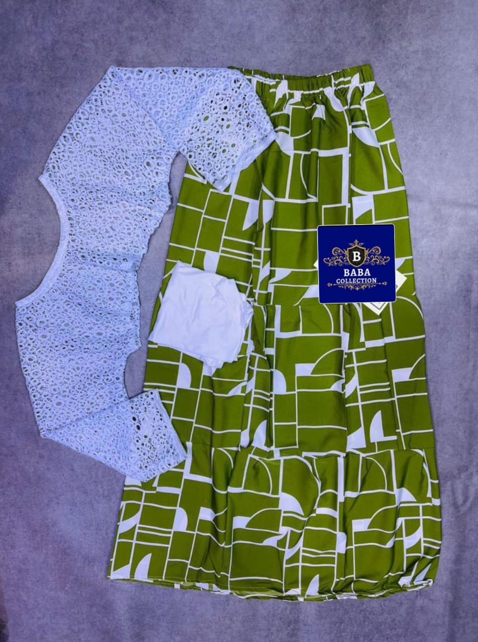 Ensemble jupe + haut avec chaîne